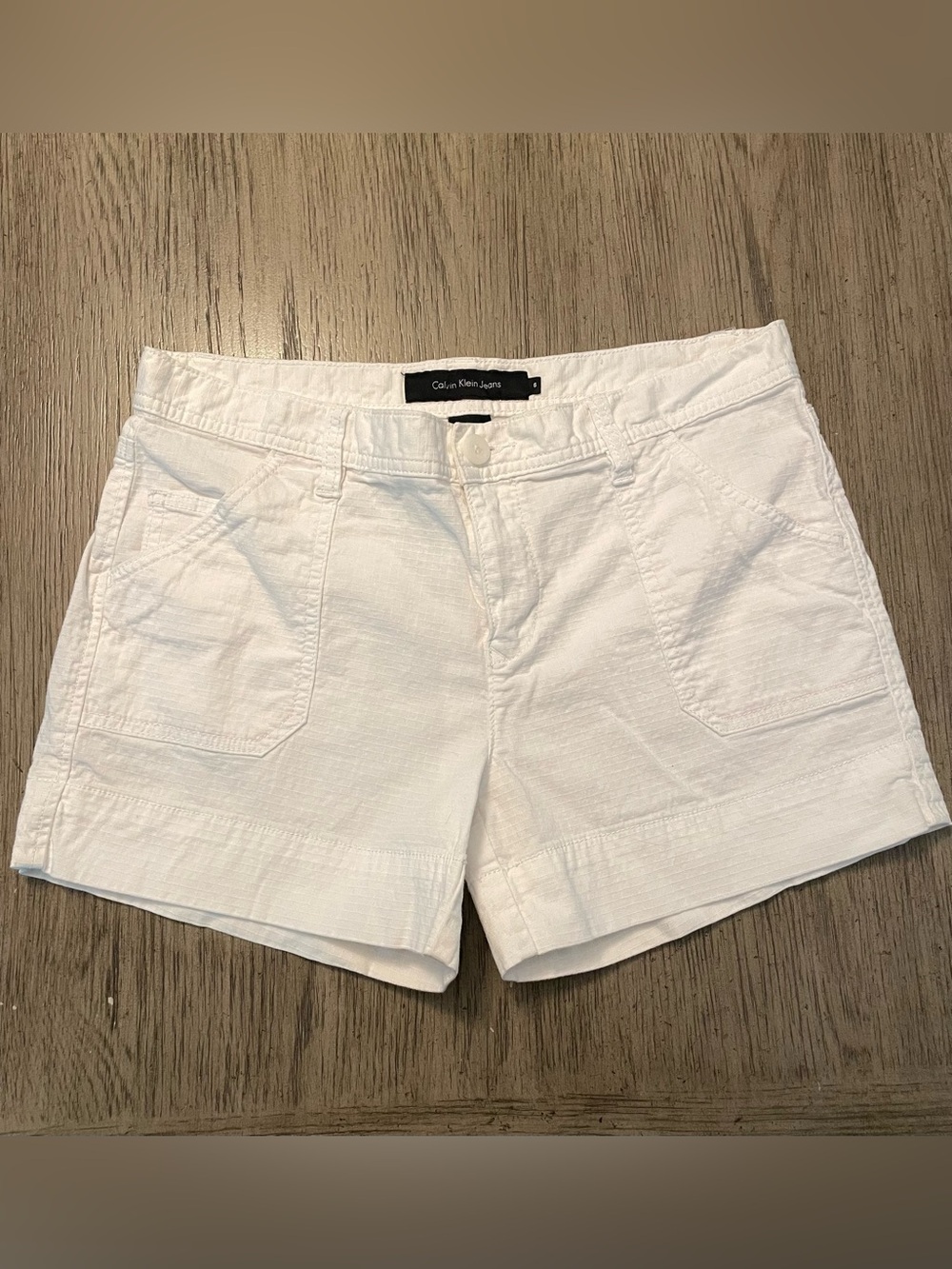 Calvin Klein women’s shorts, white, size 6, 98% cotton, like new!